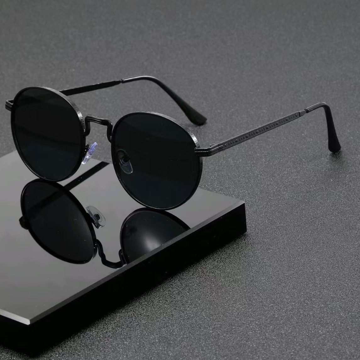 Vintage Tech Accessories - Модные классические круглые солнцезащитные очки для